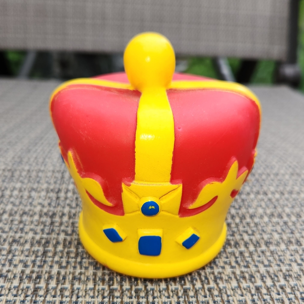 Plastic squeaky Dog Toy Crown